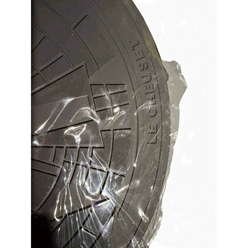 Le Creuset Star Wars Millennium Falcon Silicone Trivet Flint Grey New